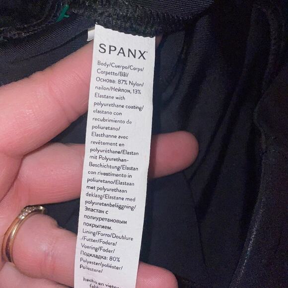 Spanx Women’s size Medium Faux Leather Moto Leggings in Black - Picture 6 of 8